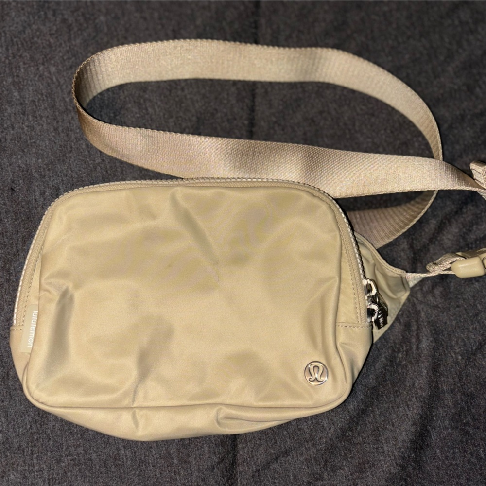 Lululemon big belt bag